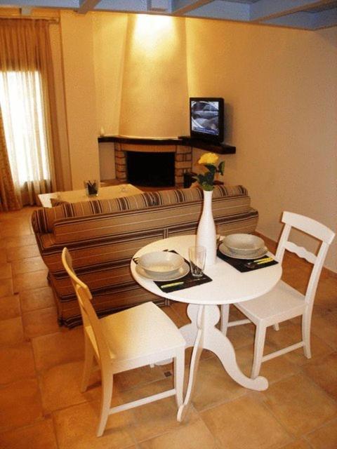 Giogarakis Suites Eleonas Oda fotoğraf
